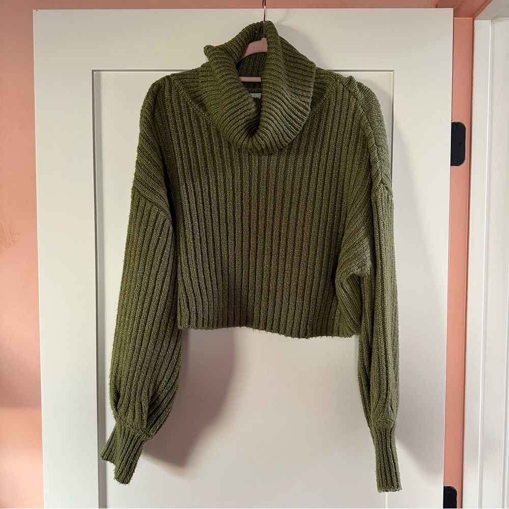 Urban Outfitters Green Turtleneck Sweater with Balloon Sleeves